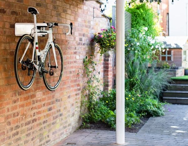Acheter-le-Hiplok-Airlok-pour-securiser-votre-velo-a-domicile.jpg Hiplok Airlok - Support Mural Vélo Haute Sécurité