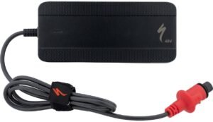 Acheter-un-chargeur-Specialized-48V-pour-batterie-VAE.jpg Chargeur Specialized 48V pour Batterie E-Bike - Charge Rapide