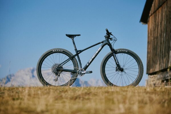 Avis-Lapierre-Prorace-CF-confort-et-rendement-en-cross-country-scaled-1.jpg Lapierre Prorace CF - VTT Carbone Technologie 3D Tubular