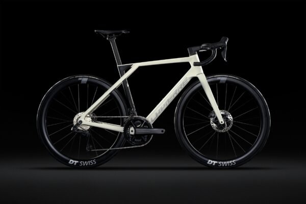 Lapierre-Xelius-DRS-8.0-carbone-leger-et-aerodynamique-scaled-1.jpg Lapierre Xelius DRS 8.0 - Vélo Route Carbone UD SLI