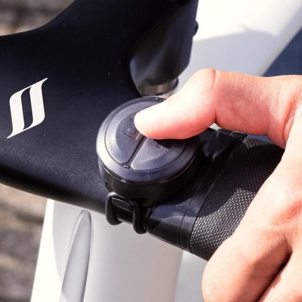 Lumos-Ultra-casque-velo-connecte-avec-eclairage-LED-intelligent.jpg Lumos Ultra - Casque Vélo Connecté avec Éclairage LED