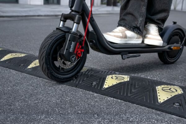 Segway-Ninebot-F2-Pro-E-II-avec-suspension-avant-double-ressort.jpg Segway Ninebot F2 Pro E II - Trottinette avec Suspension Avant