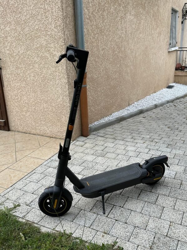 Segway-Ninebot-MAX-G2-E-avec-double-suspension-et-autonomie-70-km.jpg Segway Ninebot MAX G2 E - Trottinette Double Suspension