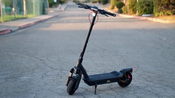 Trottinette-electrique-Segway-Ninebot-Max-G3-E-haute-performance.jpg Segway Ninebot Max G3 E - Autonomie 70km & Suspension