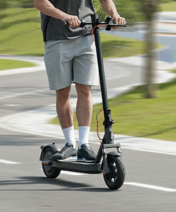 Xiaomi-Electric-Scooter-Elite-autonomie-et-confort-premium.jpg Xiaomi Electric Scooter Elite 400W - Puissance Nominale & Couple